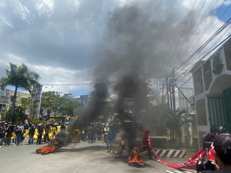 Ratusan Massa Menggeruduk Kantor Kejati Sultra, Mendesak Lakukan Pemeriksaan Shabandar Molawe Ini Kasusnya