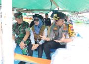 Kapolres Demak Bersama Dandim 0716/Demak Kawal Distribusi Logistik Ke Daerah Terpencil