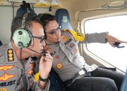 Naiki Helikopter, Kapolda Bali Pantau Situasi Wilkum Polda Bali Jelang Tahap Pungut Suara Pilkada Serentak 2024